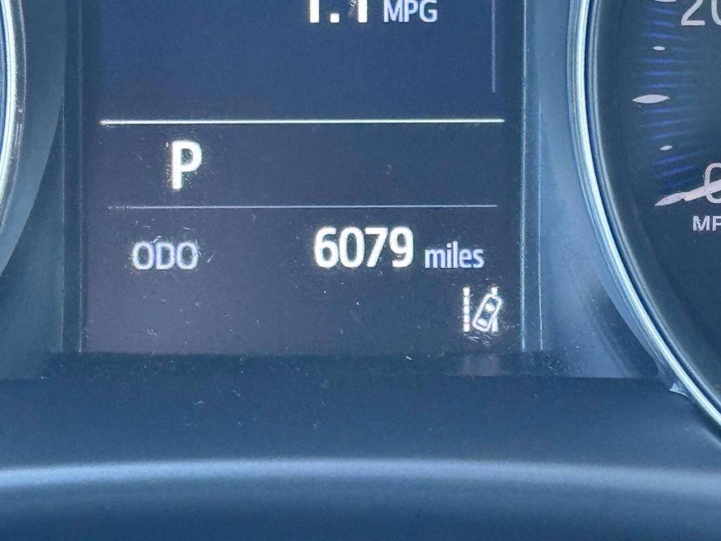 Used 2021 Toyota C-HR XLE image 27