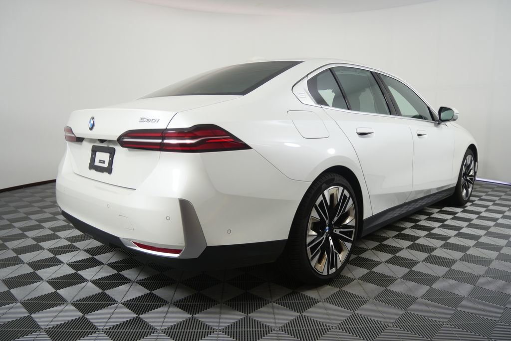 Certified 2025 BMW 530i RWD image 3