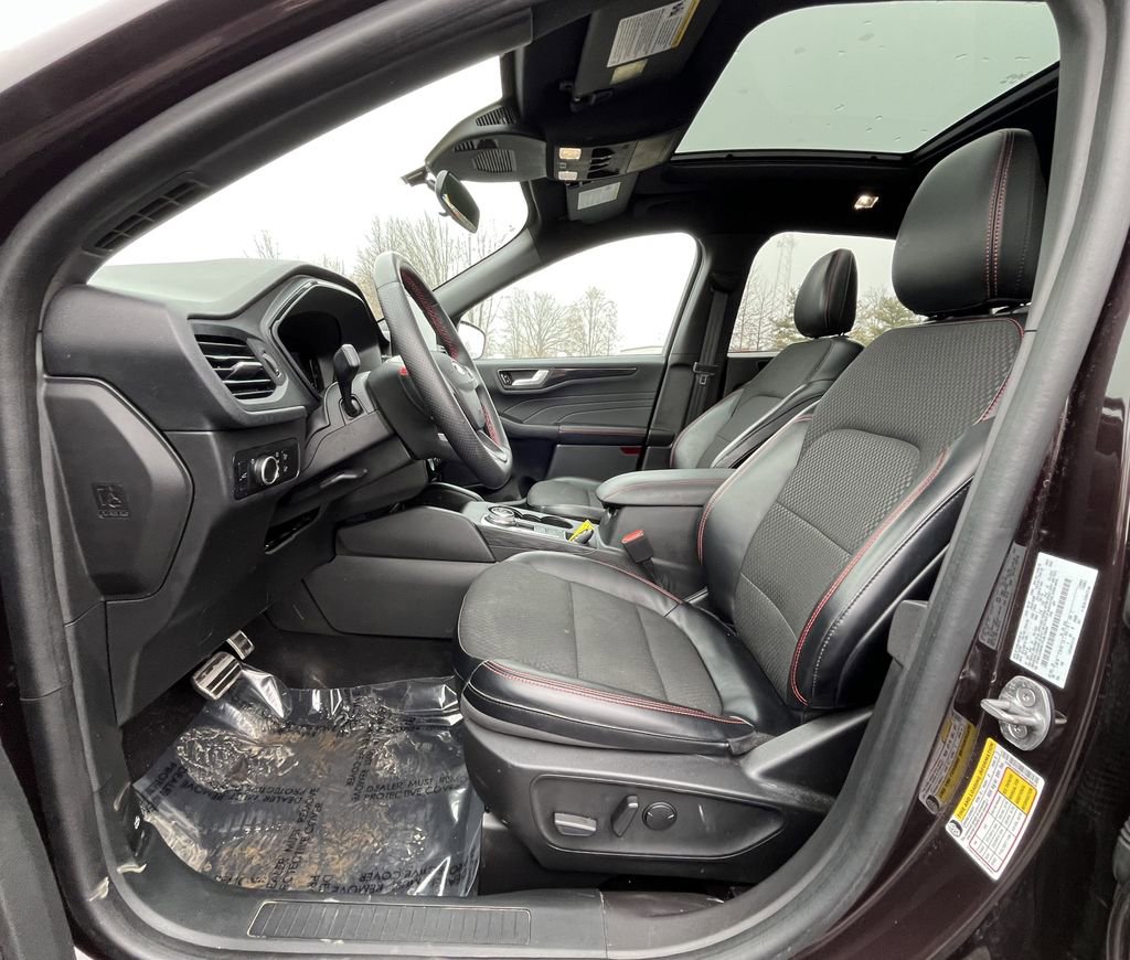 Used 2023 Ford Escape ST-Line w/ Tech Pack #1 AWD/4WD image 10