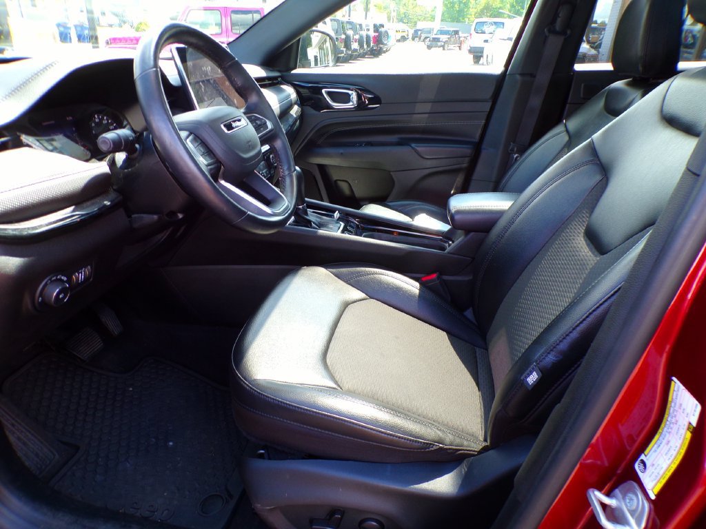 Used 2022 Jeep Compass Latitude w/ Sun and Sound Group AWD/4WD image 18