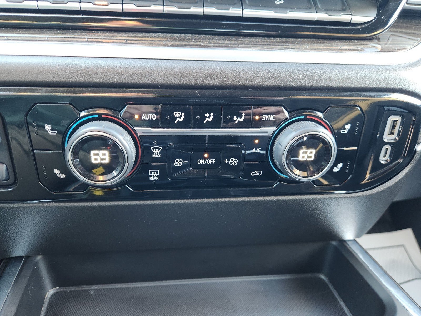 Used 2025 Chevrolet Silverado 1500 RST AWD/4WD image 46