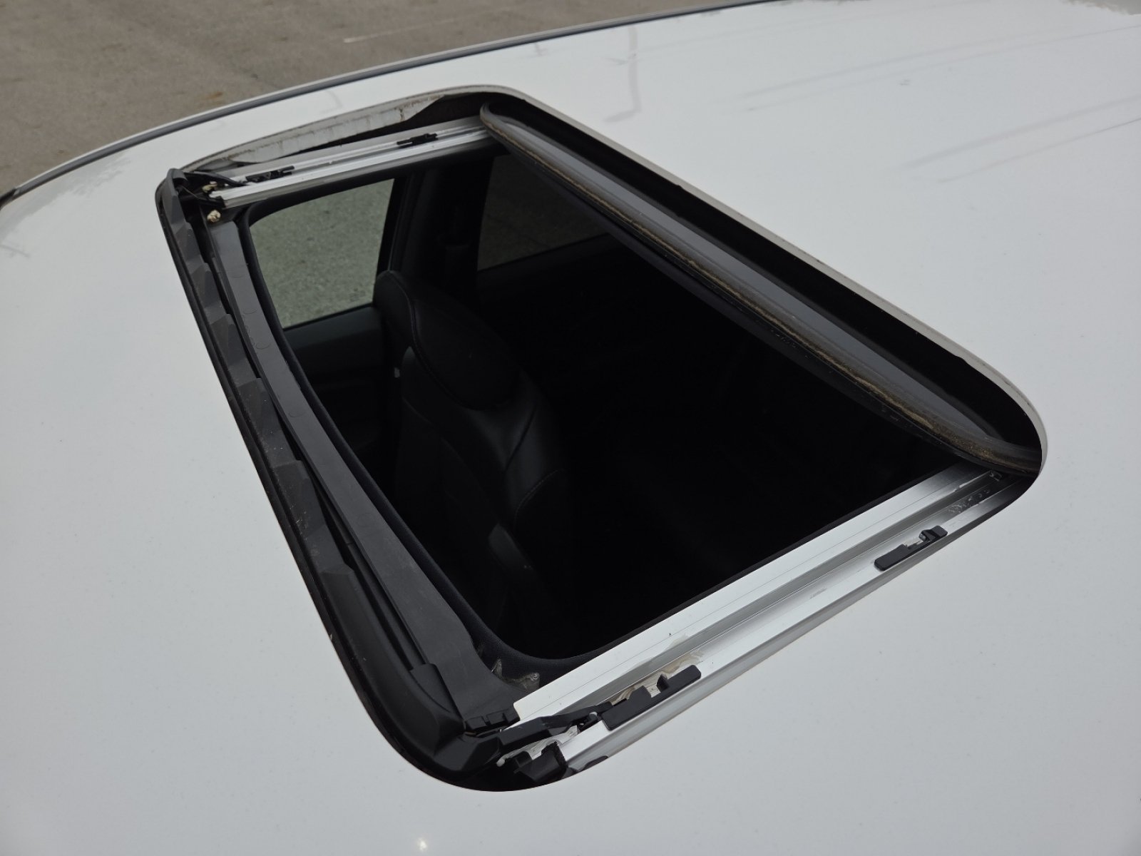 Used 2023 Honda Passport EX-L image 4