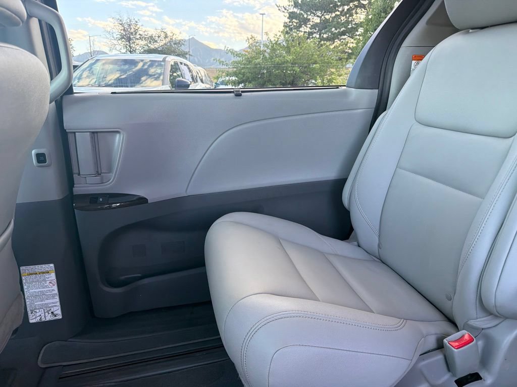 Used 2020 Toyota Sienna XLE w/ XLE Navigation Package AWD/4WD image 12