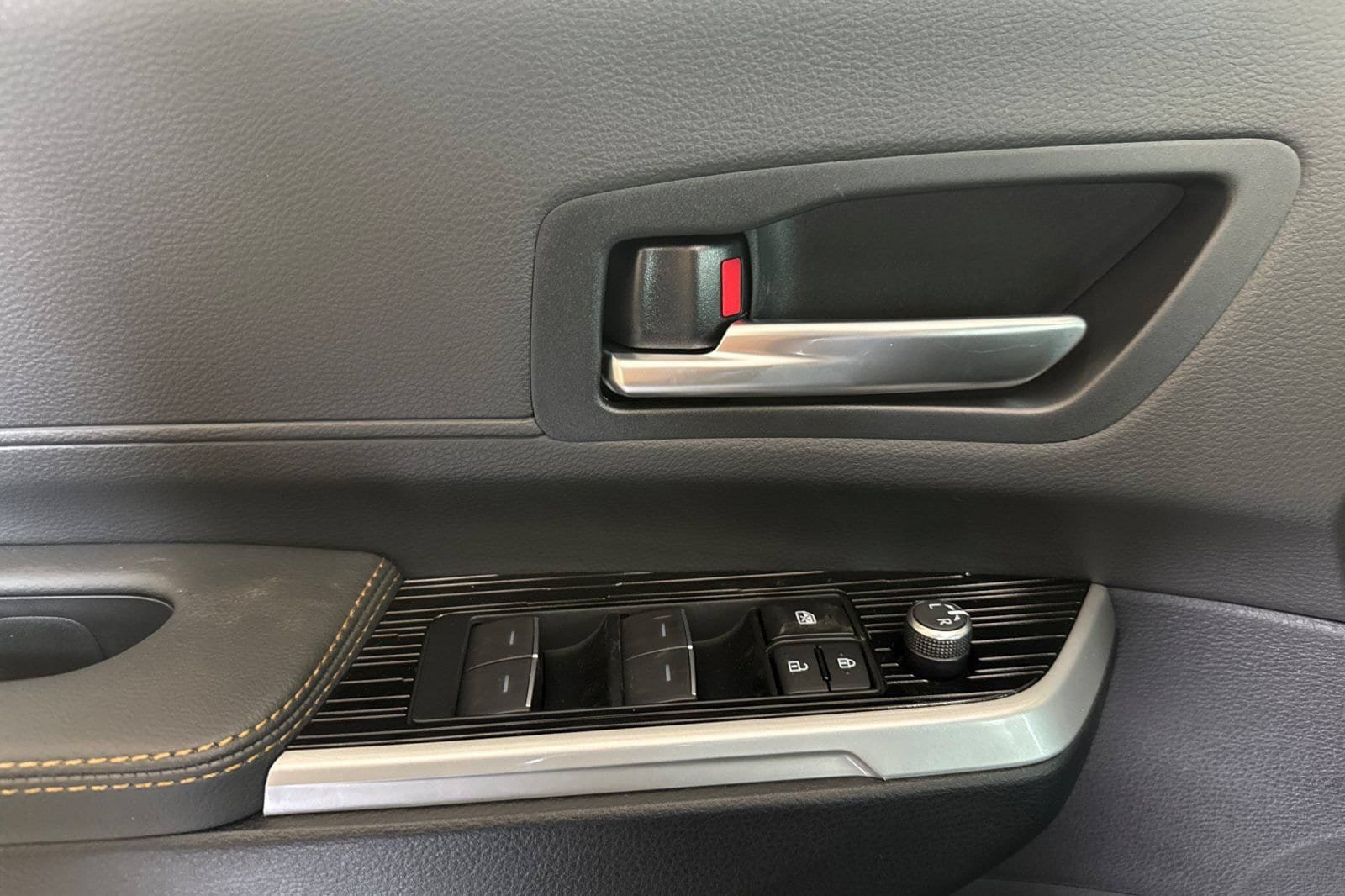 New 2026 Toyota Sienna XLE Woodland Edition AWD/4WD image 10