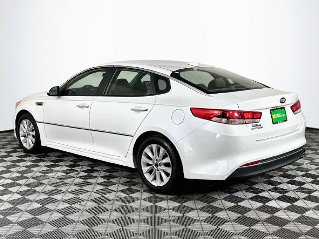 Used 2018 Kia Optima LX w/ 17" Alloy Wheels Package FWD image 6
