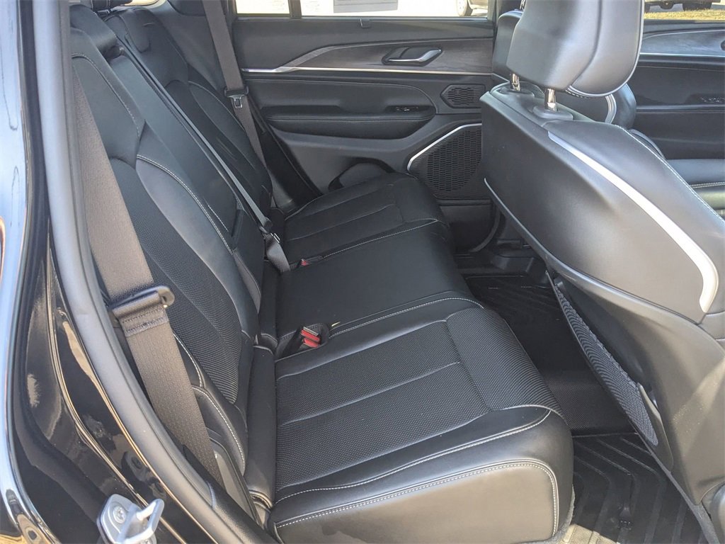 Used 2022 Jeep Grand Cherokee Overland w/ Luxury Tech Group IV image 36