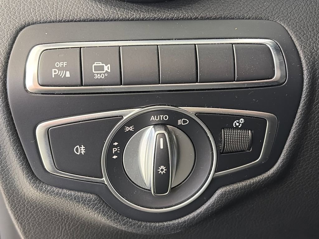 Used 2018 Mercedes-Benz GLC 300 4MATIC image 24