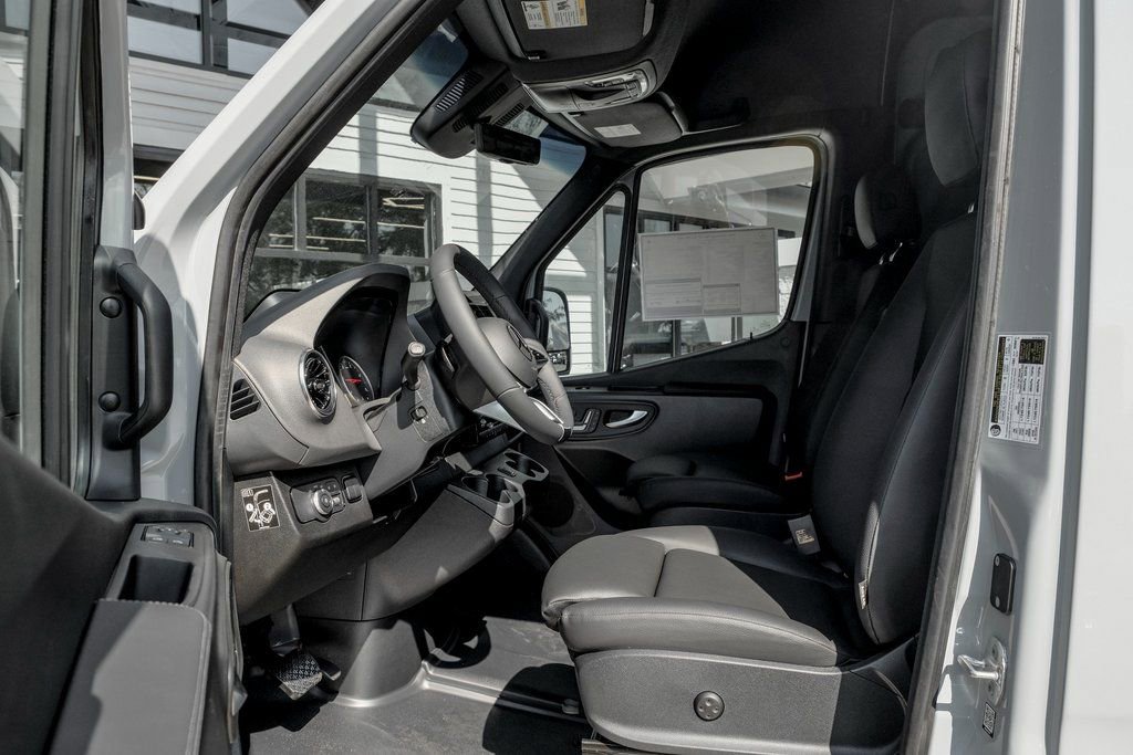 Used 2025 Mercedes-Benz Sprinter 2500 image 12