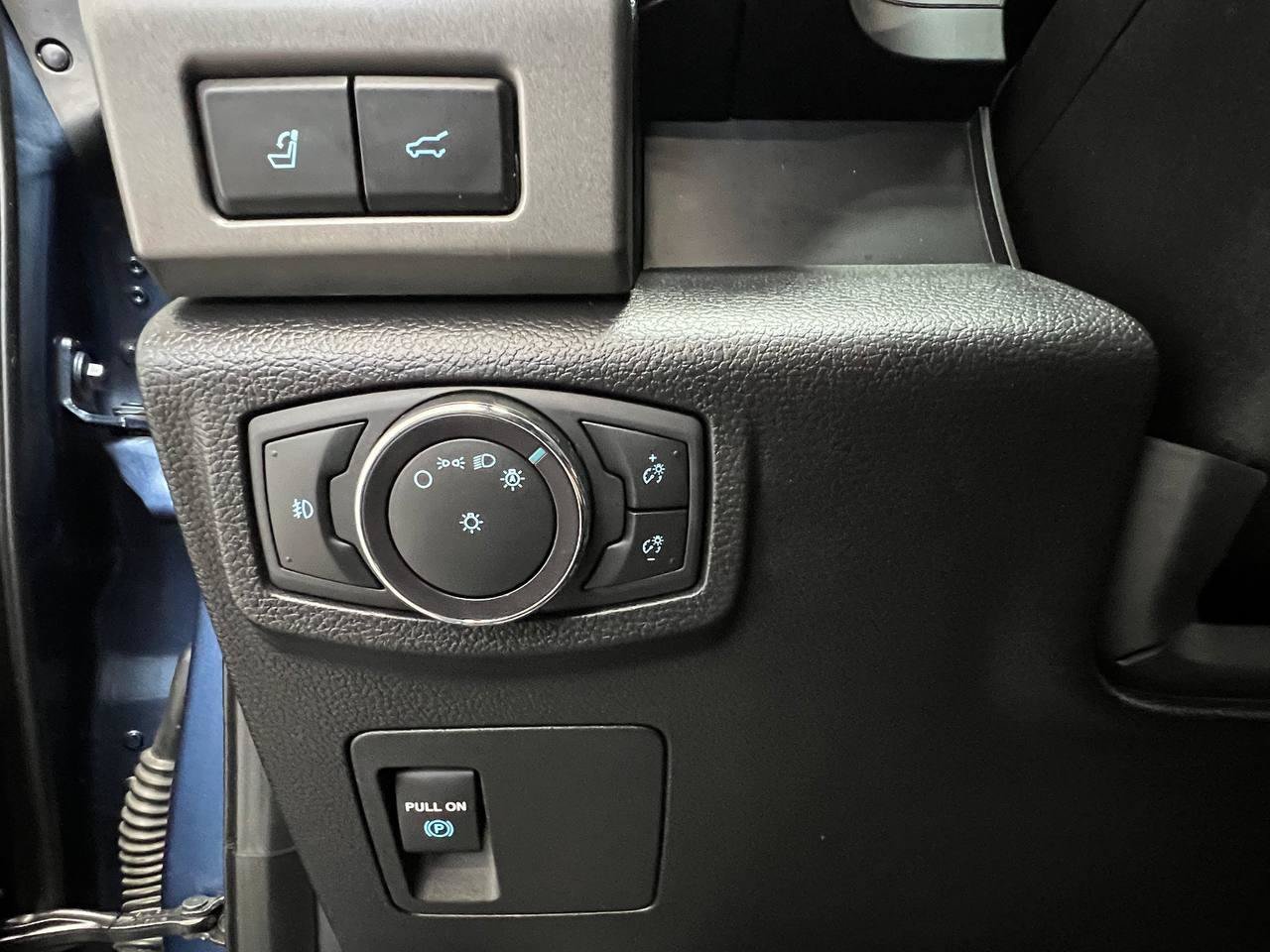 Used 2020 Ford Expedition XLT w/ Equipment Group 202A AWD/4WD image 25