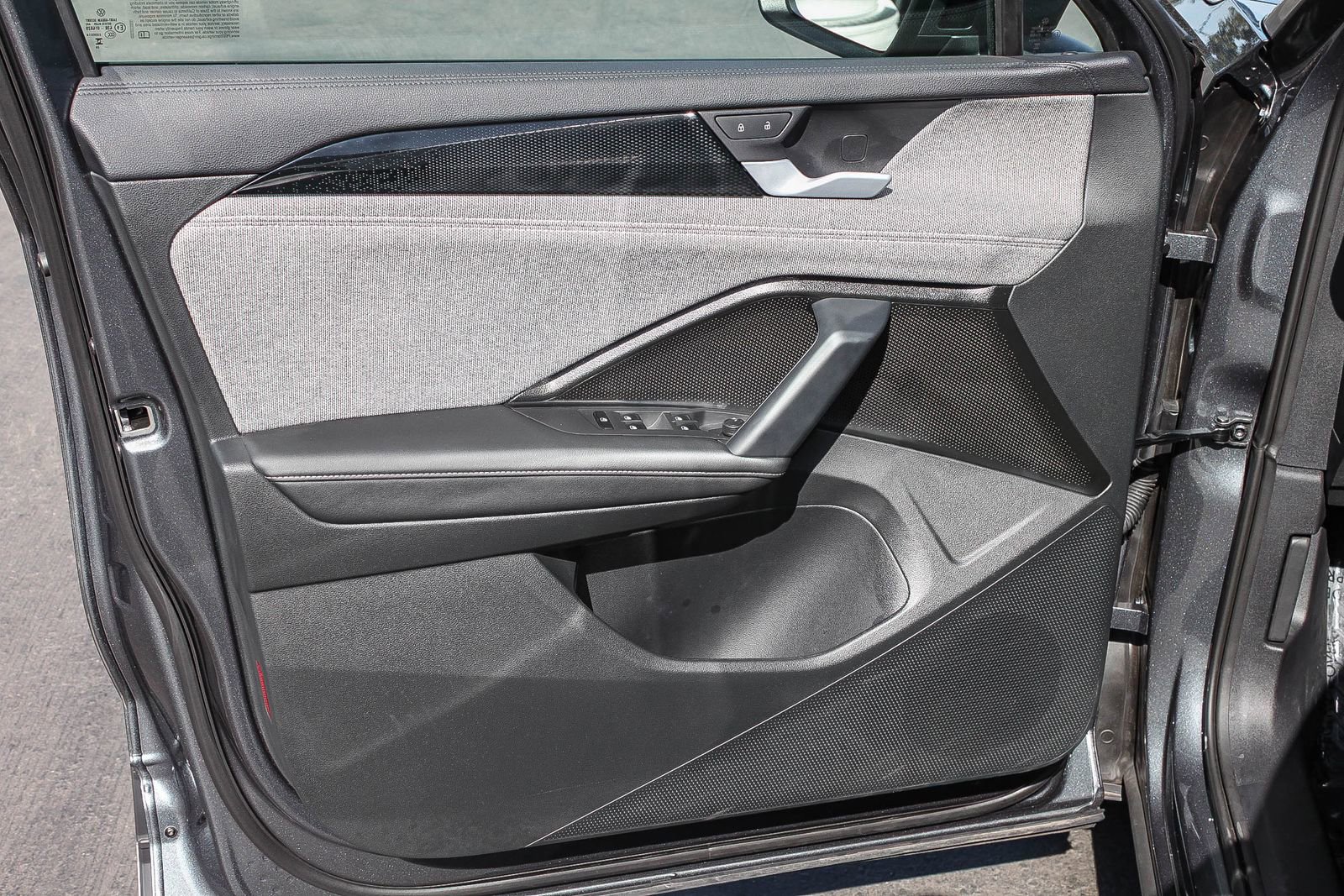 Used 2025 Volkswagen Tiguan S image 21