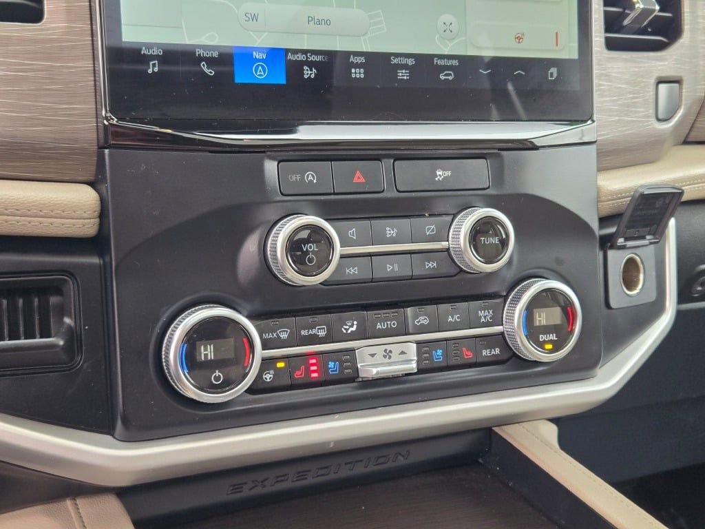 Used 2024 Ford Expedition Max Limited image 31