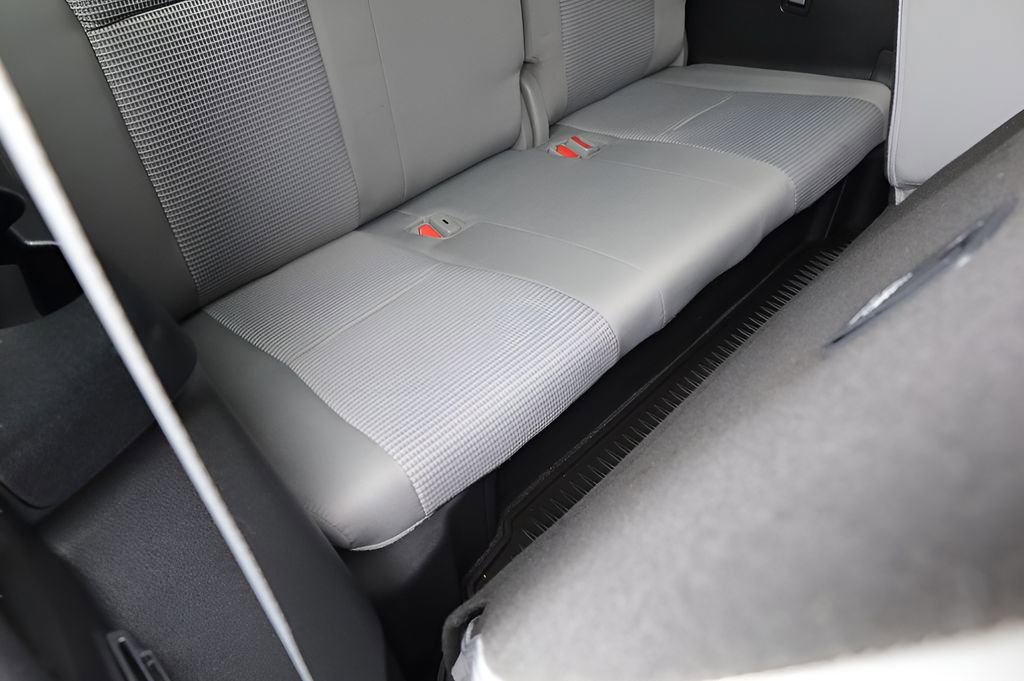 Used 2023 Toyota Highlander LE AWD/4WD image 30