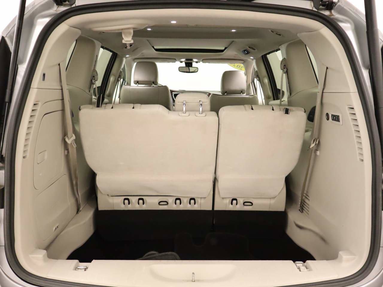 Used 2020 Chrysler Pacifica Limited image 21