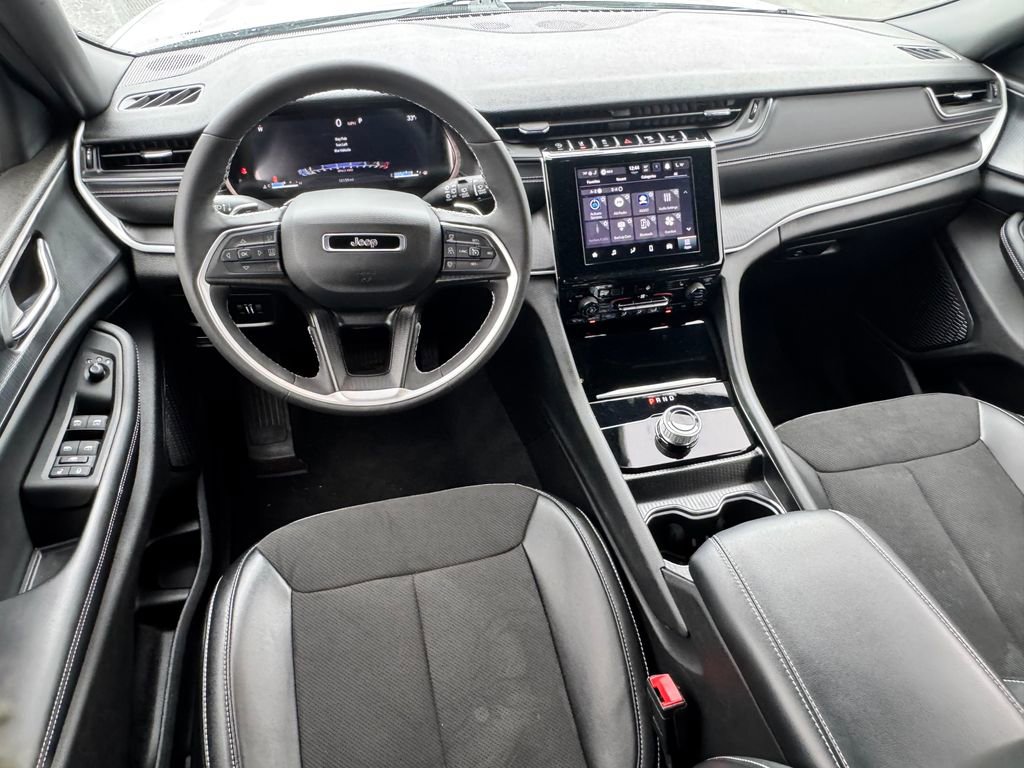 Used 2024 Jeep Grand Cherokee Altitude image 10