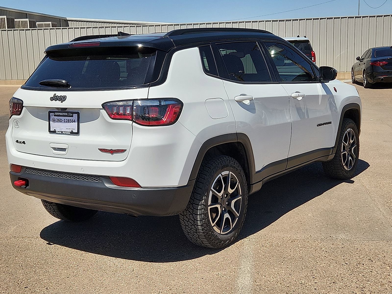 Used 2025 Jeep Compass Trailhawk AWD/4WD image 4