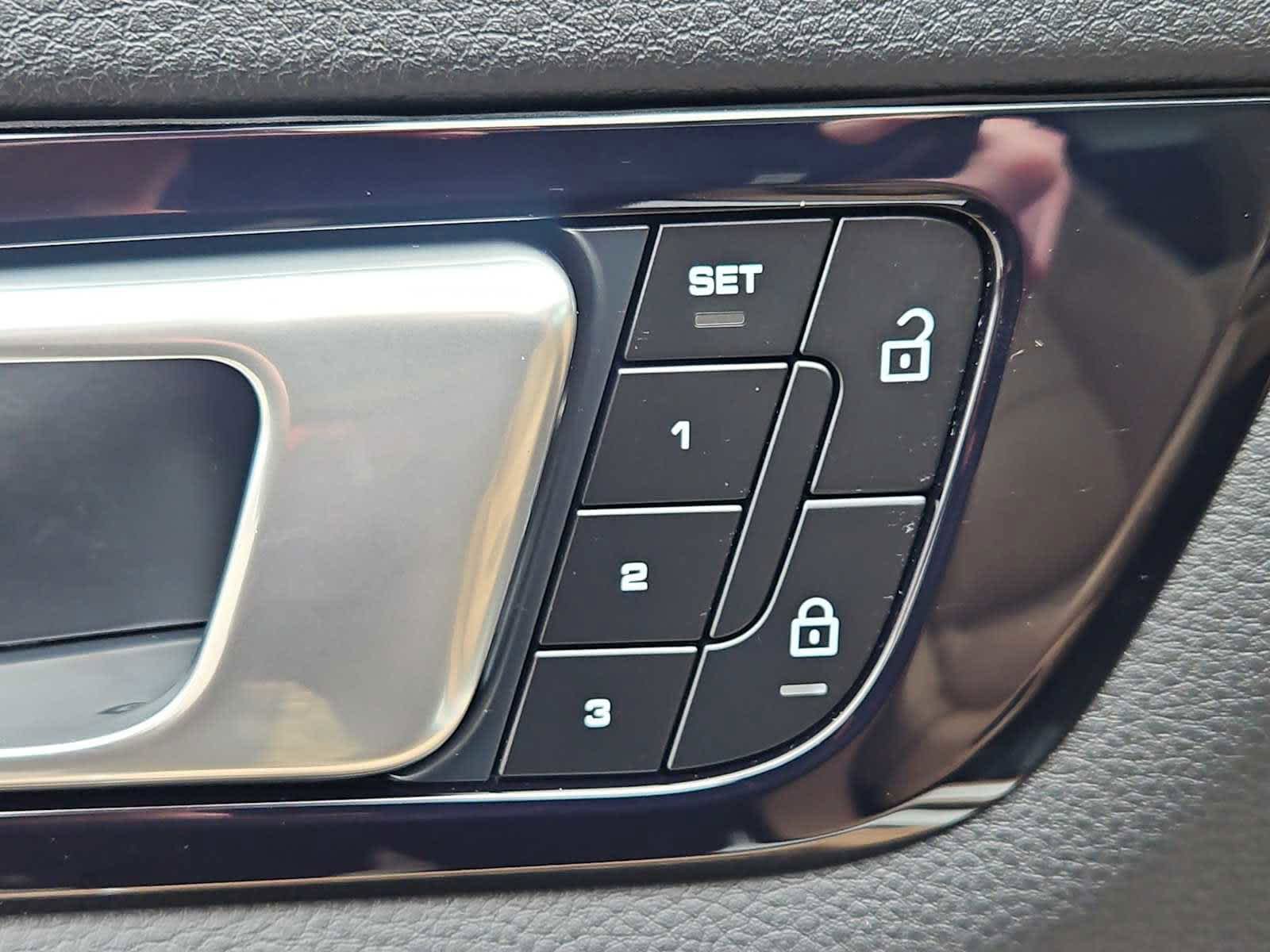 Certified 2023 Porsche Cayenne Platinum Edition AWD/4WD image 13