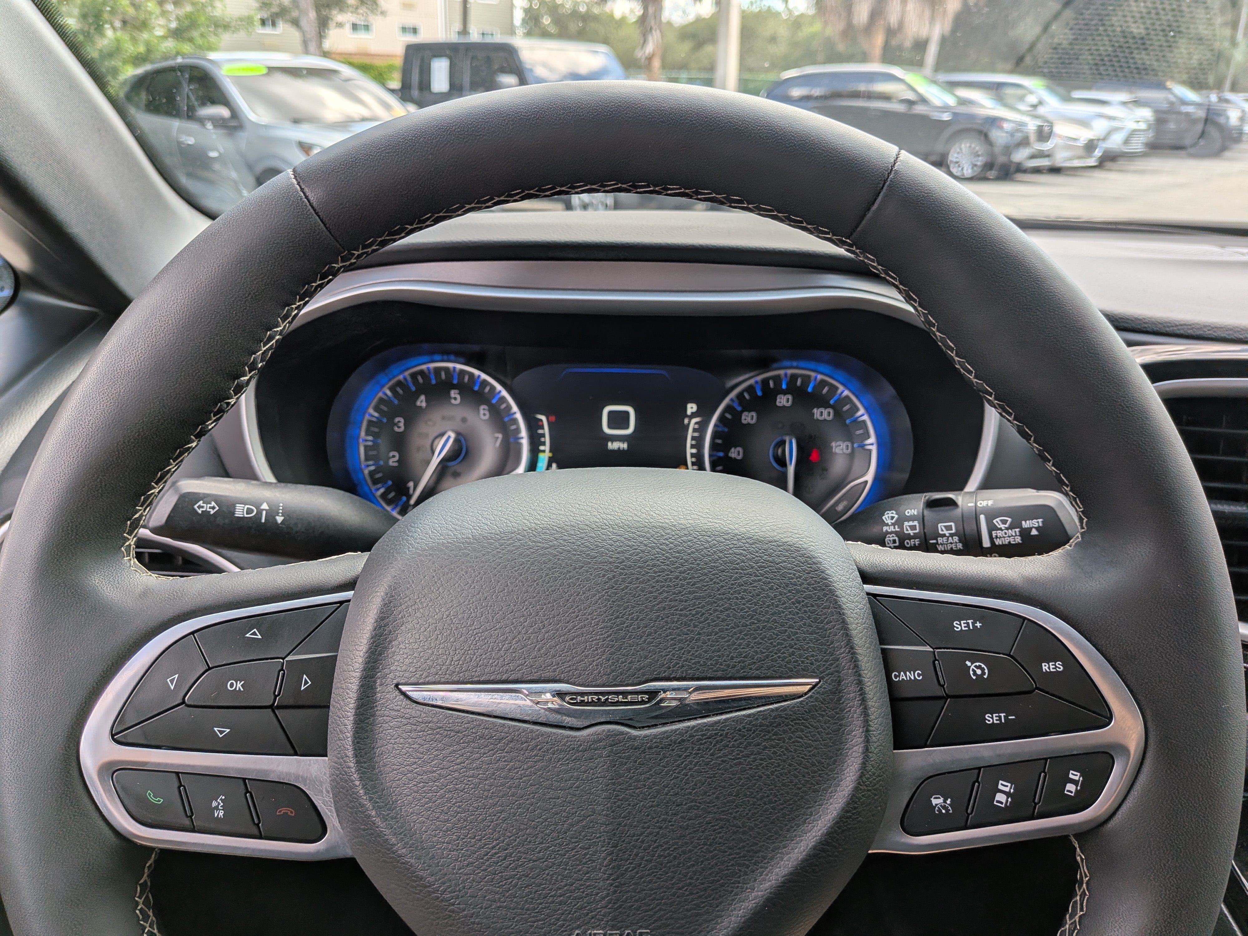 Used 2025 Chrysler Pacifica Select FWD image 28