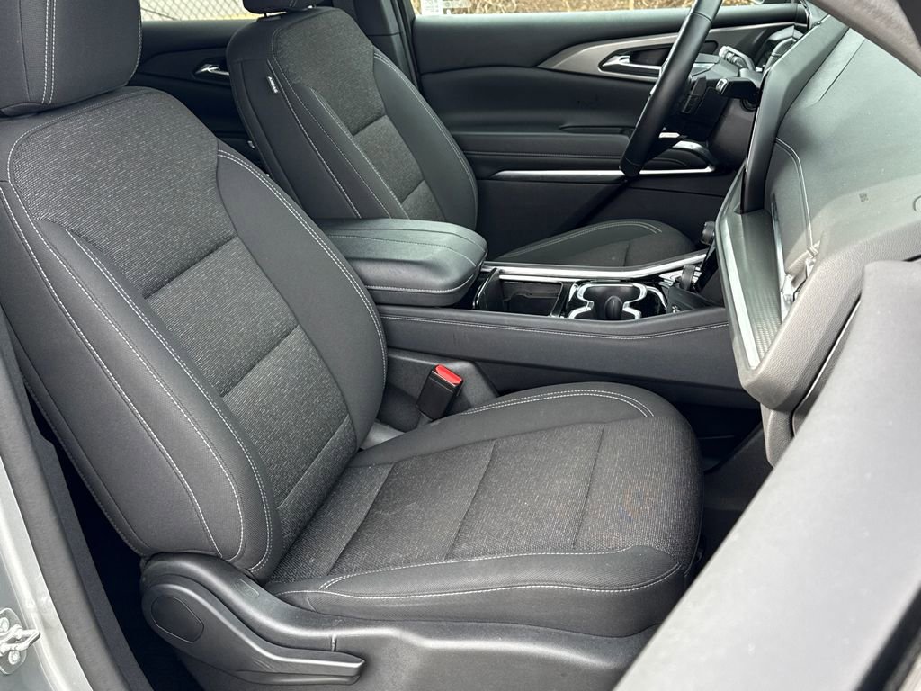 Used 2024 Chevrolet Traverse LT image 11