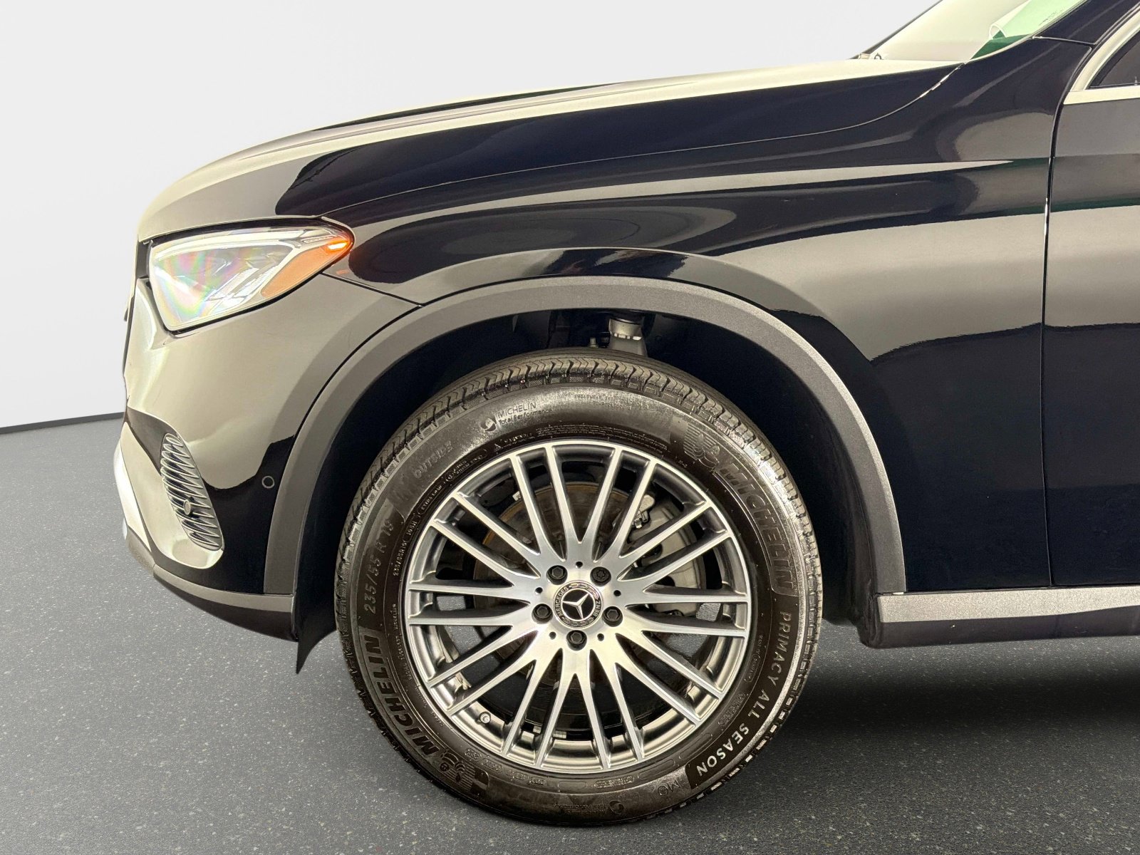 Used 2025 Mercedes-Benz GLC 300 4MATIC image 13