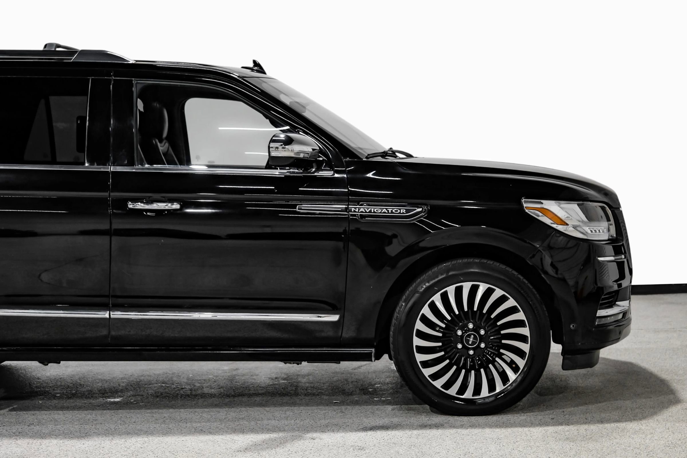 Used 2018 Lincoln Navigator Black Label w/ Cargo Package AWD/4WD image 11