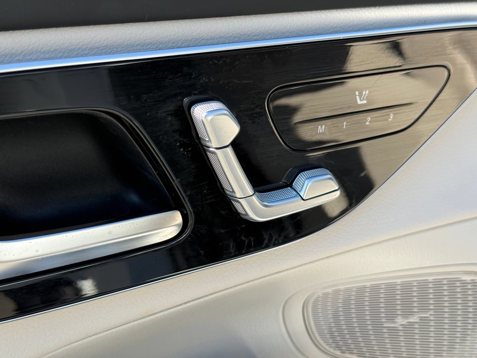 Used 2025 Mercedes-Benz GLC 300 image 23