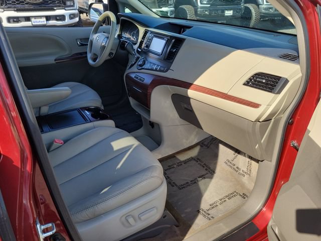Used 2014 Toyota Sienna XLE FWD image 20