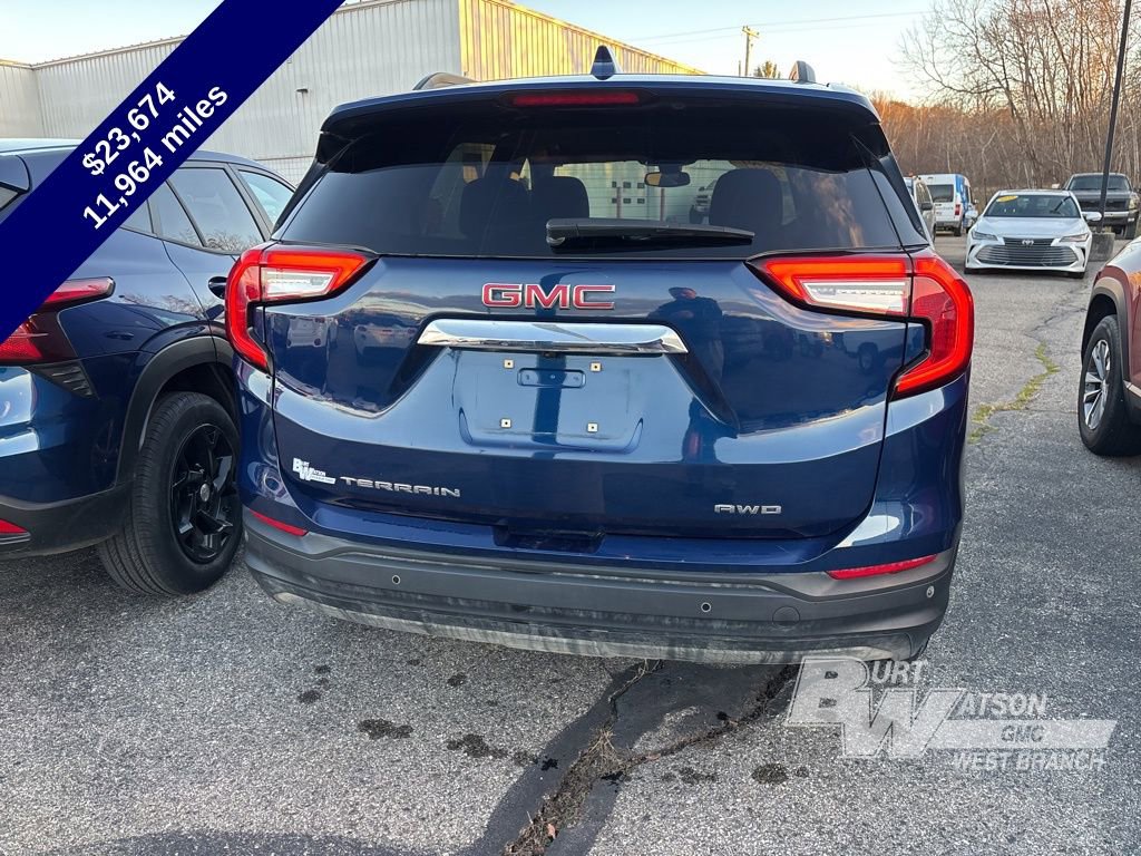 Used 2022 GMC Terrain SLE w/ Driver Convenience Package image 10