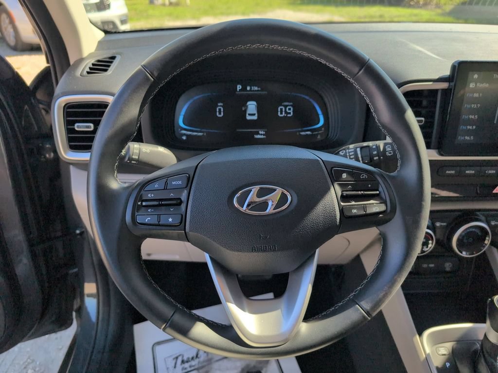 Used 2025 Hyundai Venue SEL FWD image 22