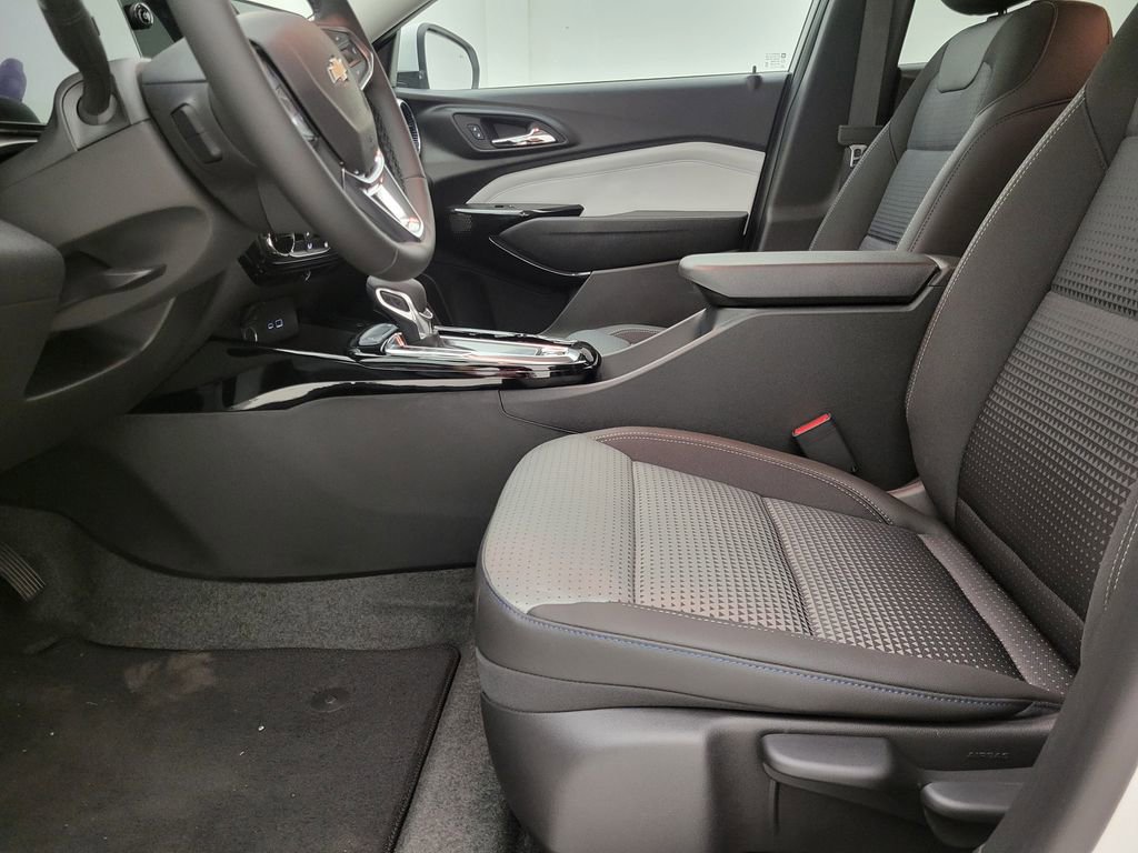 New 2026 Chevrolet Trax LT w/ Driver Confidence Package image 25