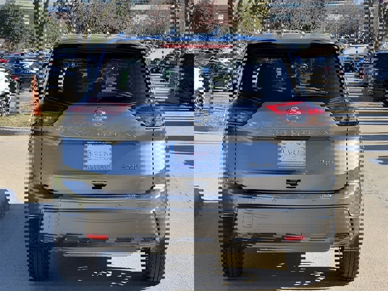 Certified 2025 Nissan Rogue SL w/ Tech Package image 5