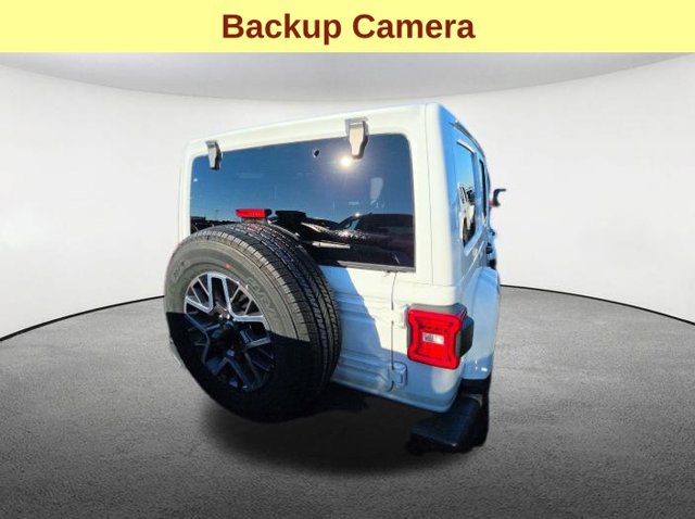 Used 2026 Jeep Wrangler Unlimited Sahara AWD/4WD image 8