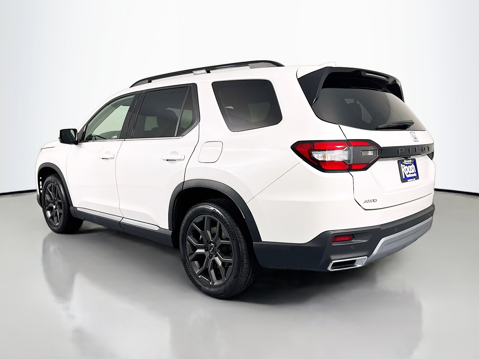 Certified 2023 Honda Pilot Touring image 7