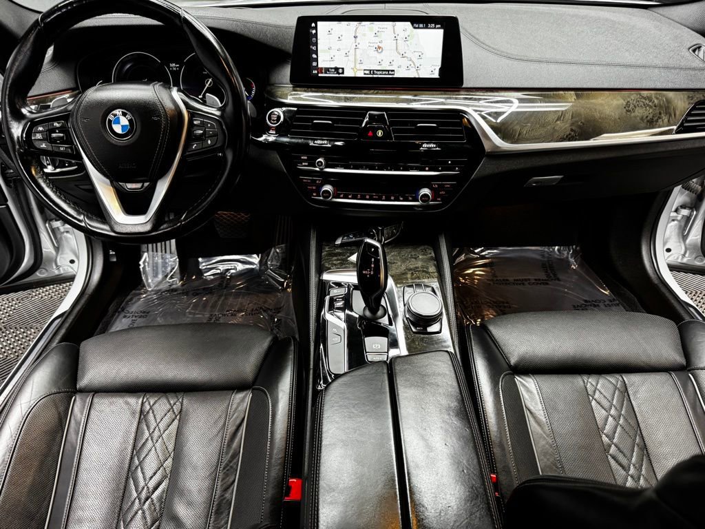 Used 2018 BMW 540i xDrive image 39