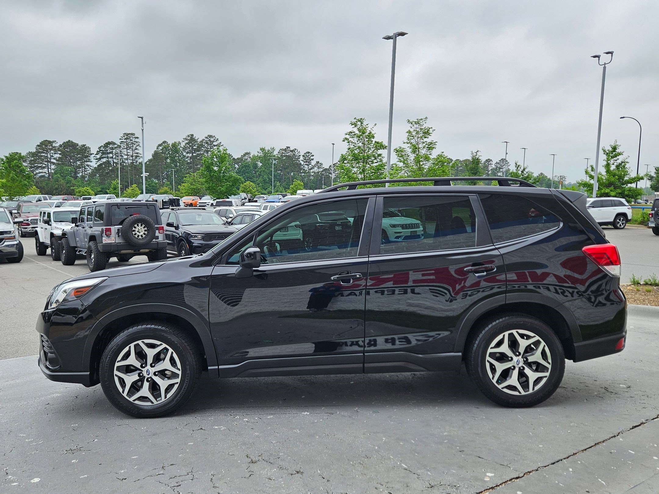 Used 2023 Subaru Forester Premium AWD/4WD image 4
