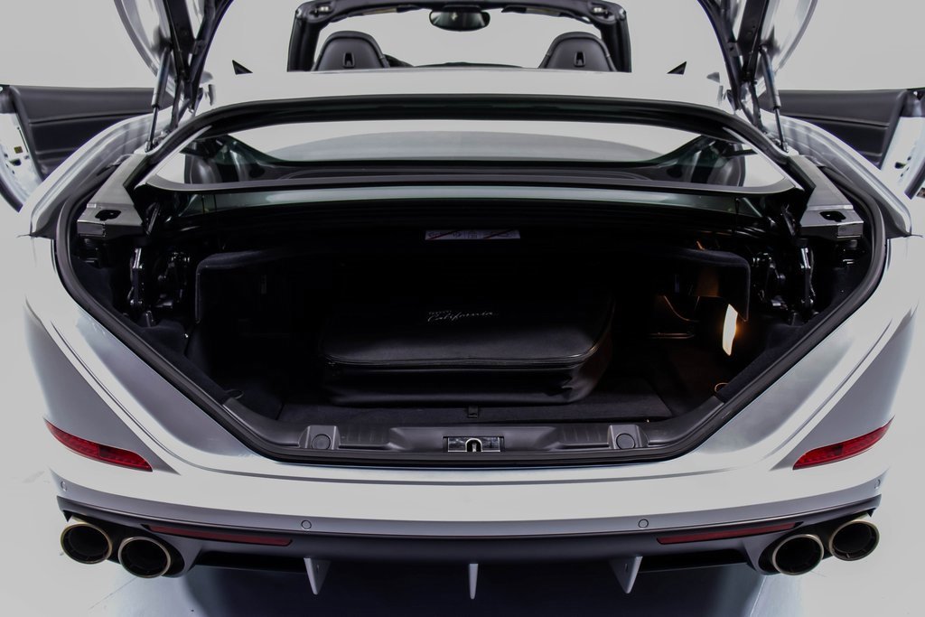 Used 2016 Ferrari California T image 24