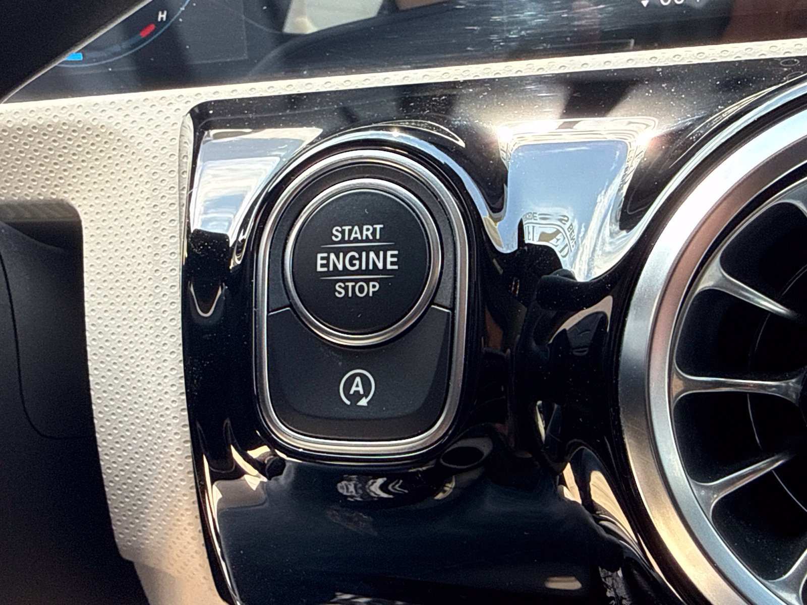 Used 2023 Mercedes-Benz CLA 250 image 34