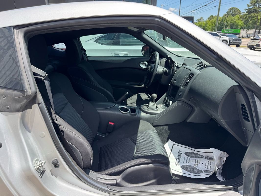 Used 2016 Nissan 370Z Coupe RWD image 6