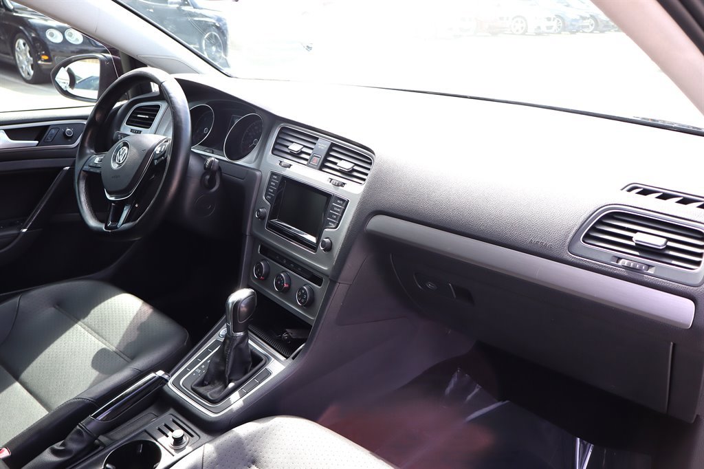 Used 2015 Volkswagen Golf TDI S FWD image 17
