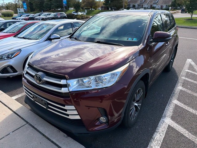Used 2017 Toyota Highlander Plus AWD/4WD image 2