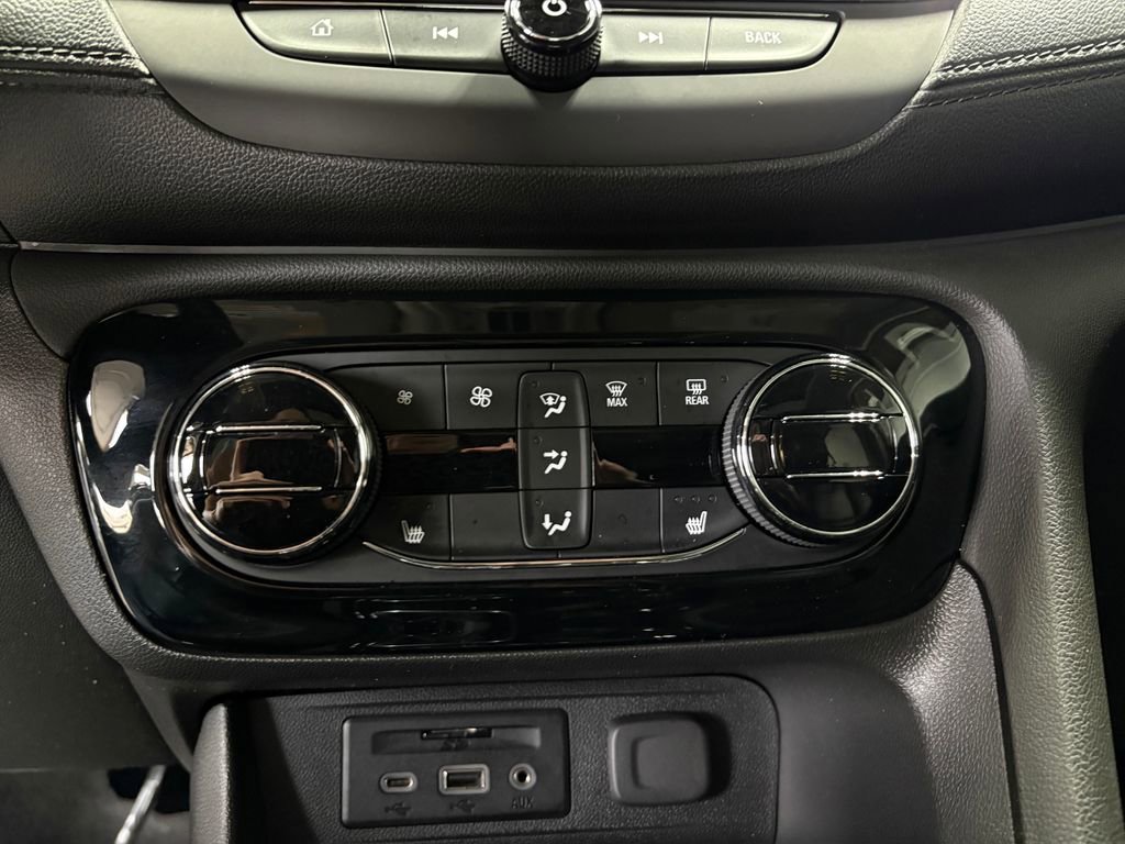 Used 2020 Buick Encore GX Essence w/ Experience Buick Package image 25
