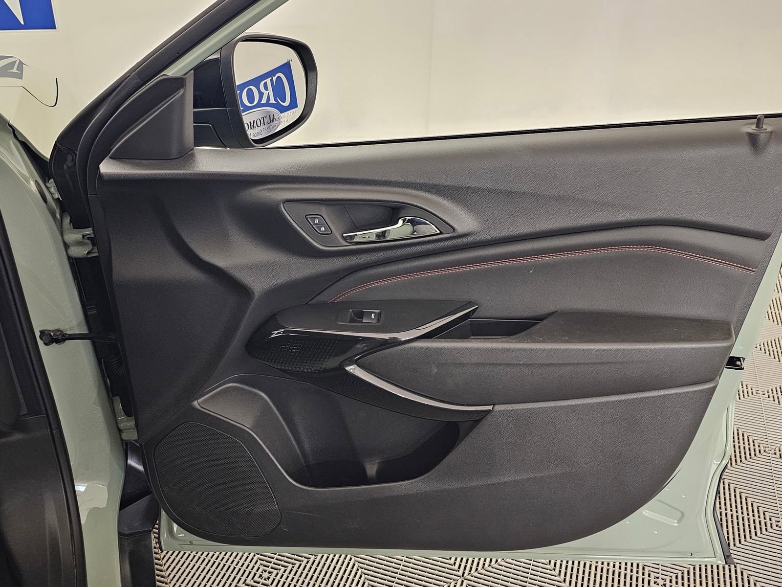 Used 2024 Chevrolet Trax RS w/ Sunroof Package image 33