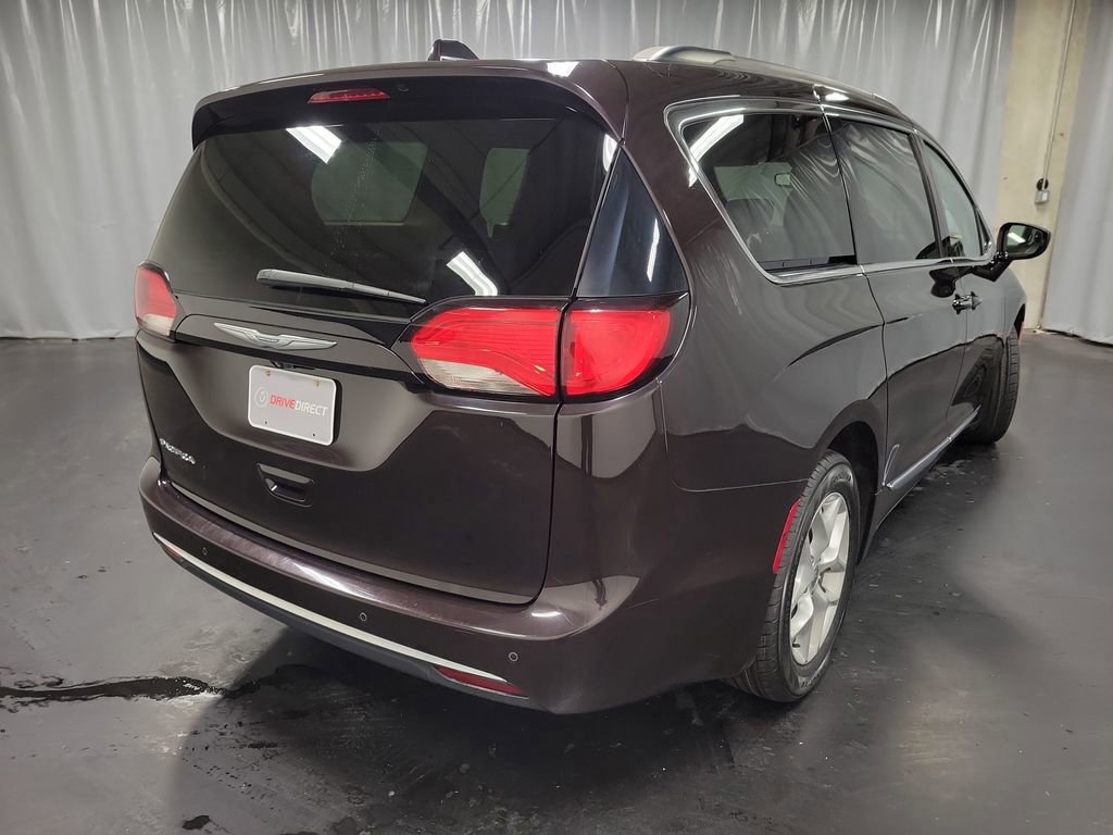 Used 2017 Chrysler Pacifica Touring-L w/ Tire & Wheel Group image 9
