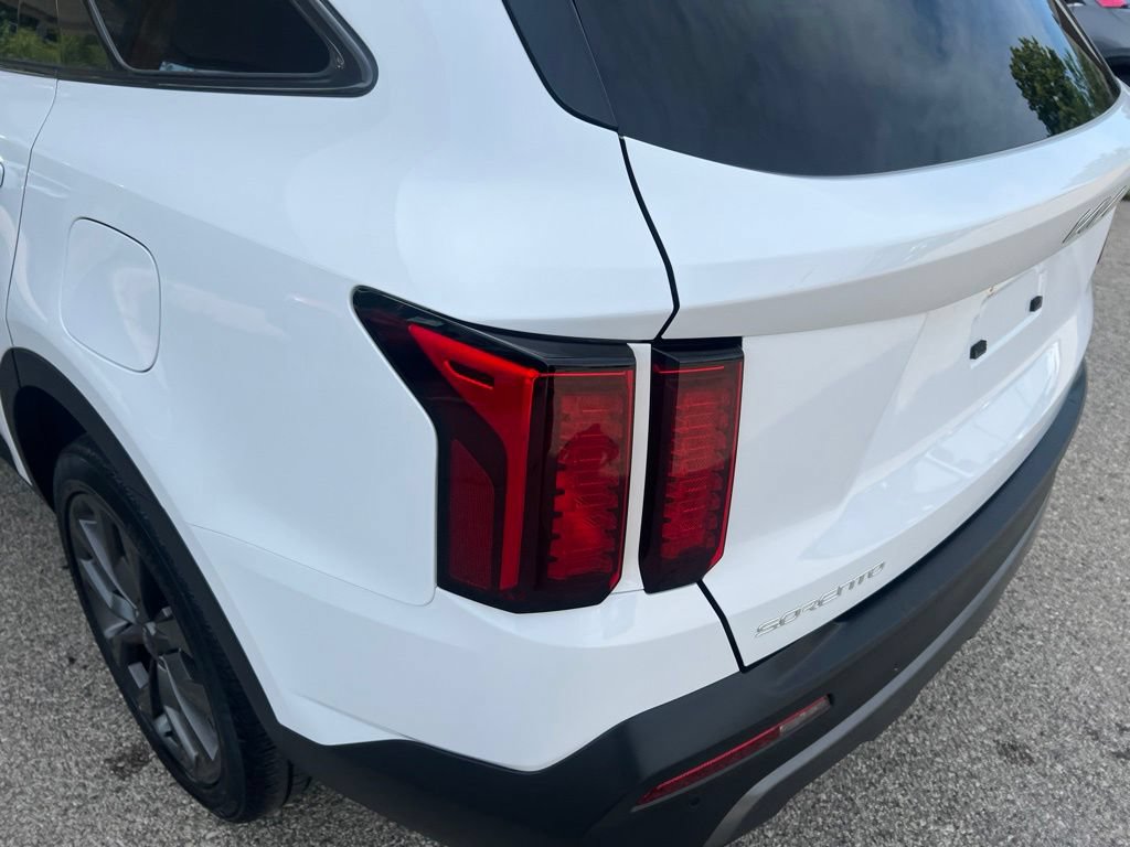 Certified 2023 Kia Sorento X-Line EX AWD/4WD image 35
