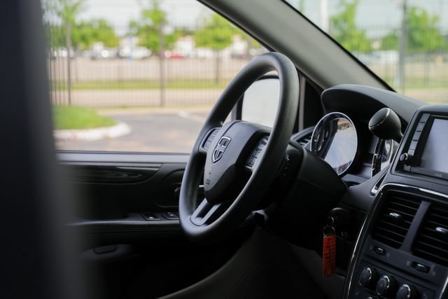 Used 2017 Dodge Grand Caravan SE w/ Power Window Group FWD image 29