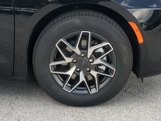 New 2027 Chrysler Pacifica Limited FWD image 11
