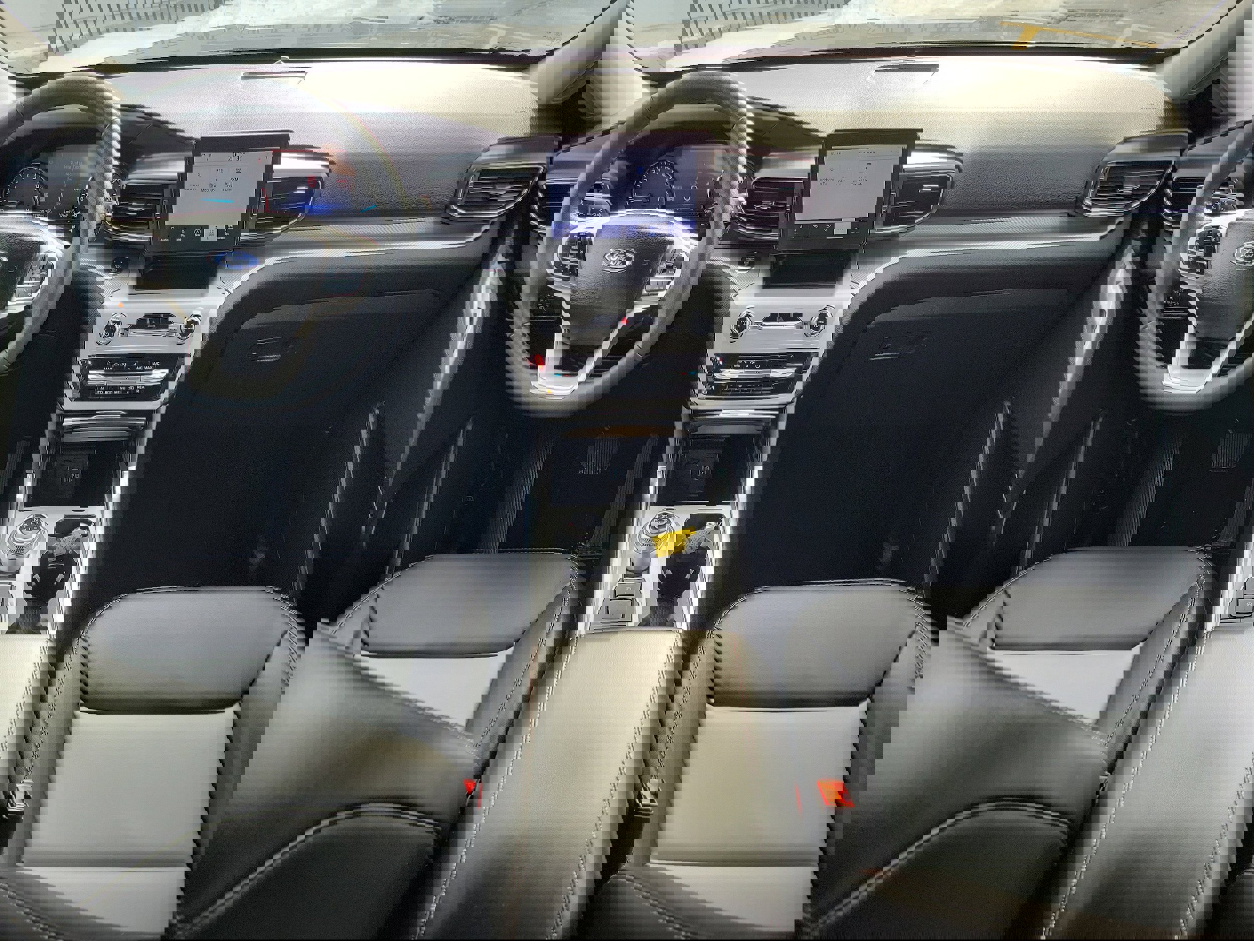 Used 2023 Ford Explorer XLT w/ Equipment Group 202A image 14