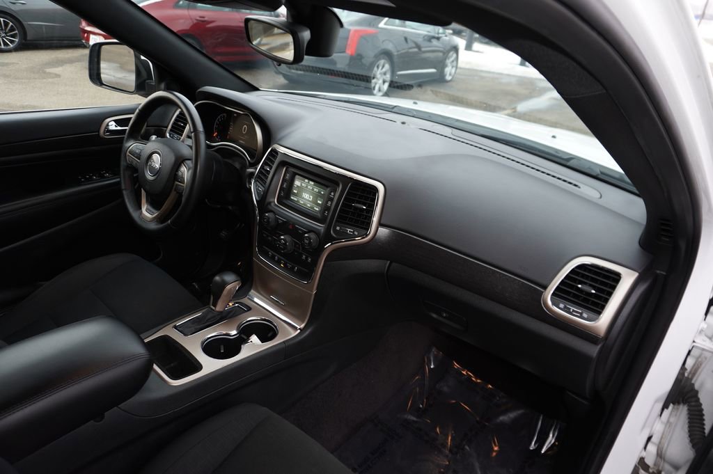 Used 2017 Jeep Grand Cherokee Laredo w/ Quick Order Package 23E image 30