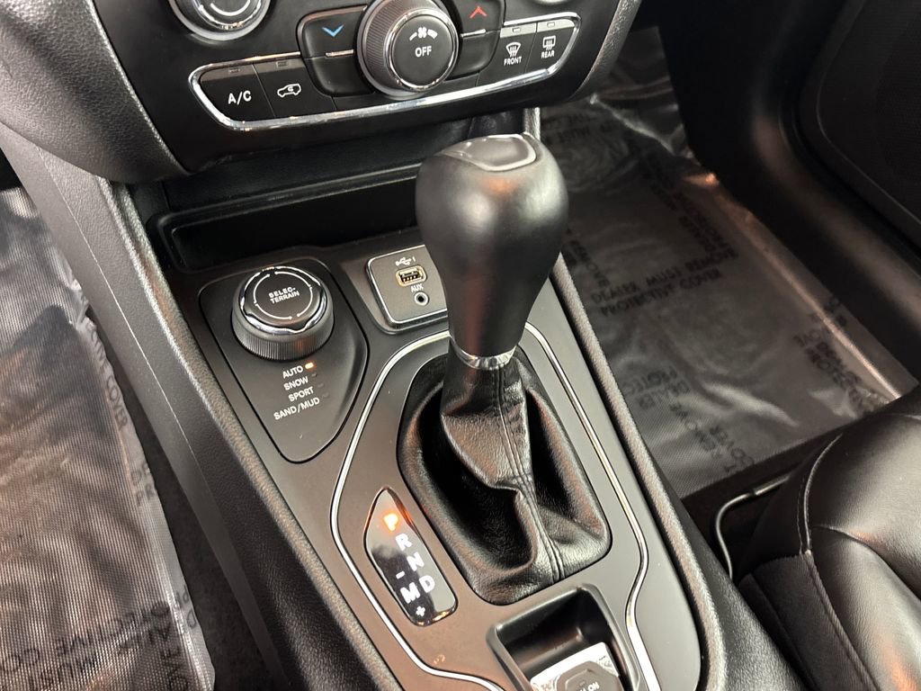 Used 2020 Jeep Cherokee Latitude Plus image 21