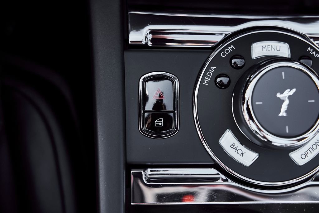 Used 2018 Rolls-Royce Dawn RWD image 61