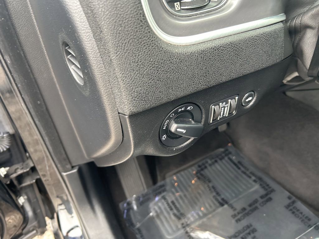 Used 2019 Dodge Charger SXT w/ Leather Interior Group image 17